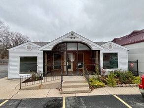 1759 E Elm St, Springfield, MO à louer Photo intérieure– Image 1 sur 25