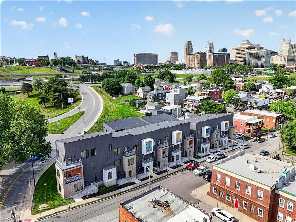 1025 Pacific St, Kansas City, MO à vendre Photo de l’immeuble– Image 1 sur 13