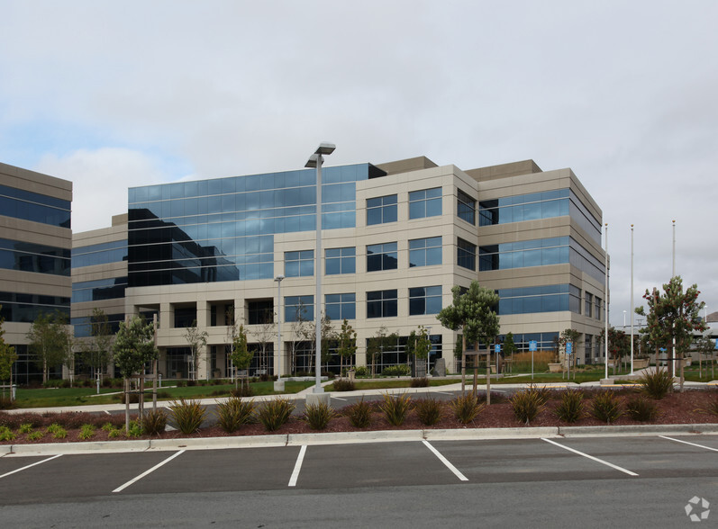 331 Oyster Point Blvd, South San Francisco, CA à louer - Photo de l’immeuble – Image 3 sur 9
