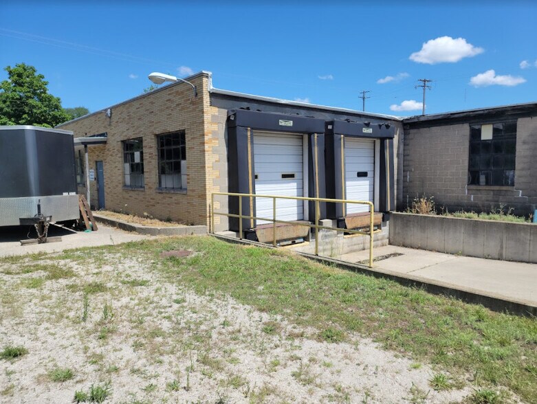 1900 E Holland Ave, Saginaw, MI à vendre - Photo de l’immeuble – Image 3 sur 43