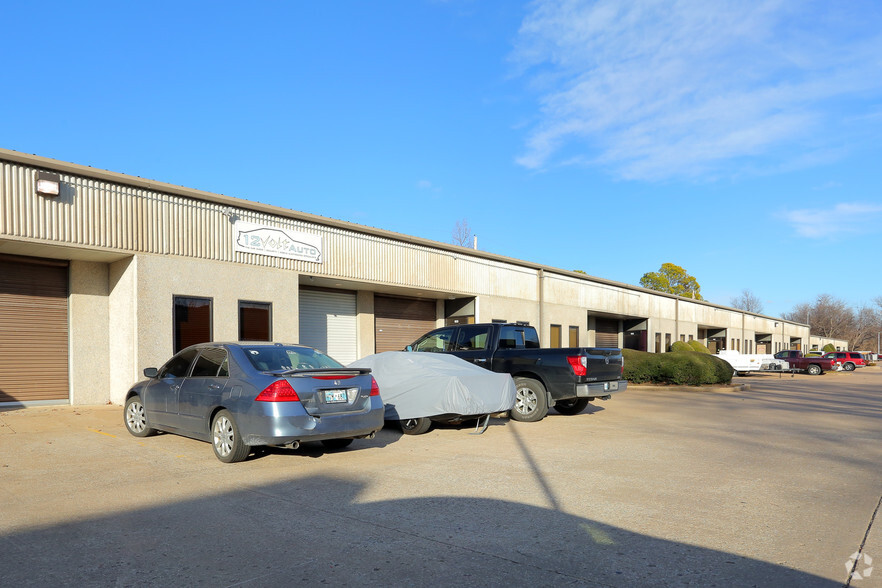 6333 S Peoria Ave, Tulsa, OK à louer - Photo de l’immeuble – Image 3 sur 5