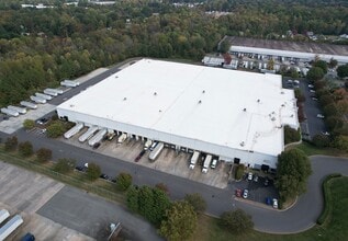 5901 Long Creek Park Dr, Charlotte, NC à louer Photo de l’immeuble– Image 1 sur 2