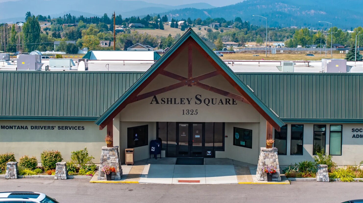 1325 US Highway 2, Kalispell, MT à louer Photo principale– Image 1 sur 2