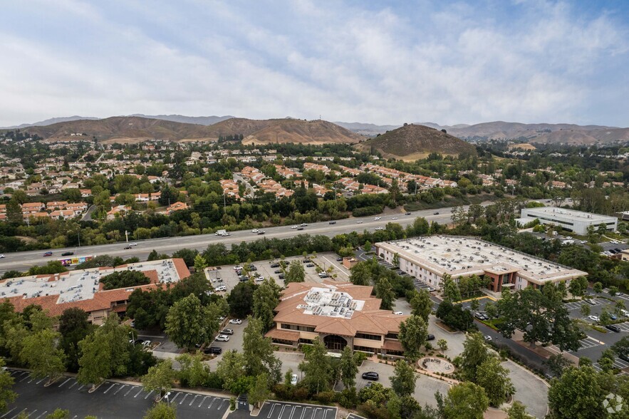 30077 Agoura Ct, Agoura Hills, CA à louer - Aérien – Image 3 sur 5