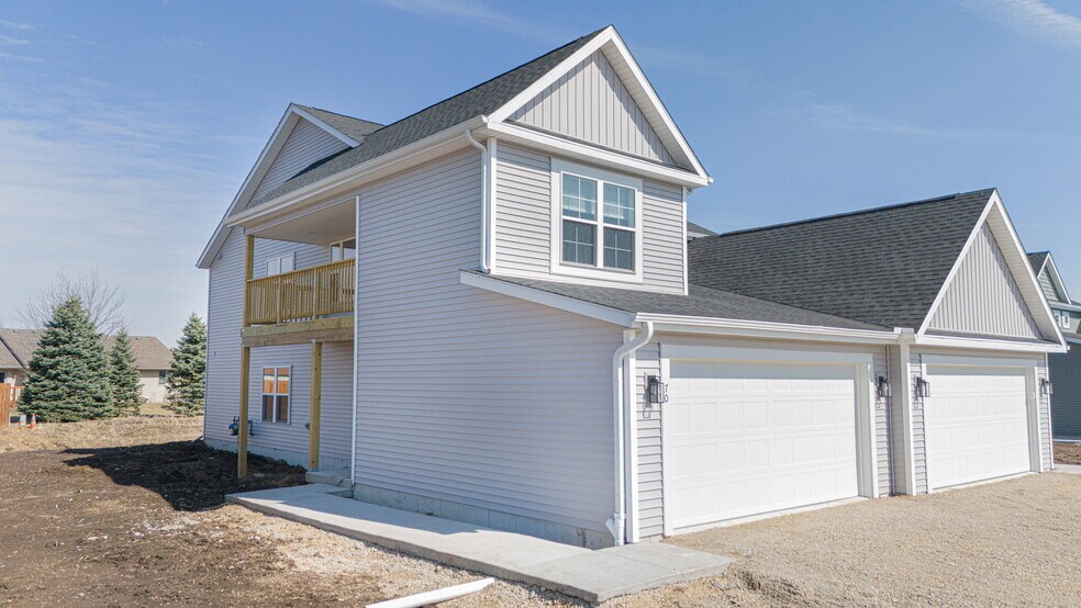 68 E Ash Ln, Milton, WI à vendre - Photo de l’immeuble – Image 2 sur 12