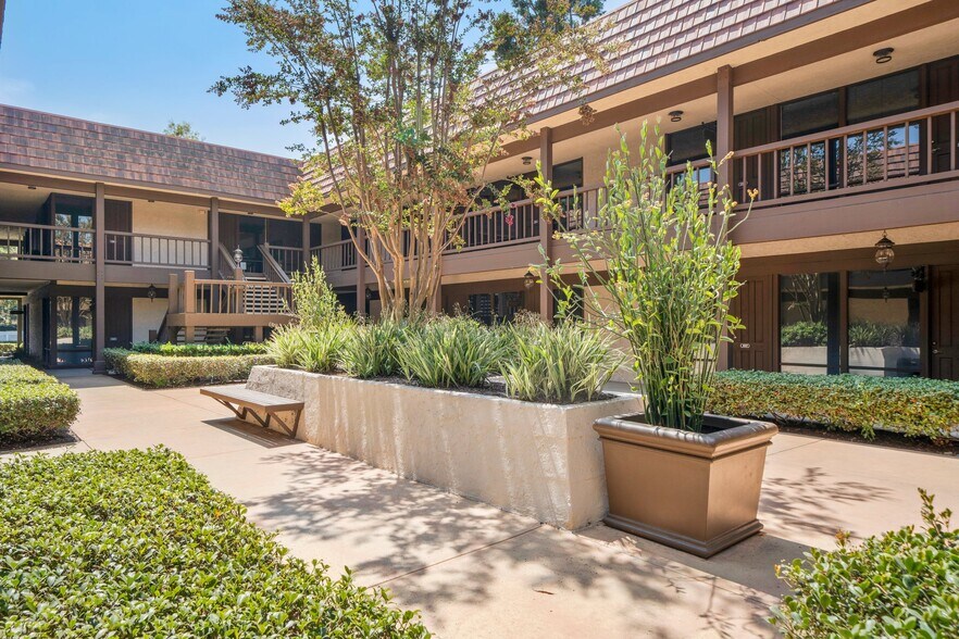 17291 irvine Blvd, Tustin, CA à louer - Photo de l’immeuble – Image 3 sur 11