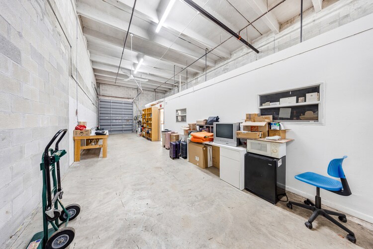 7953-7967 NW 64th St, Miami, FL à louer - Photo intérieure – Image 2 sur 23