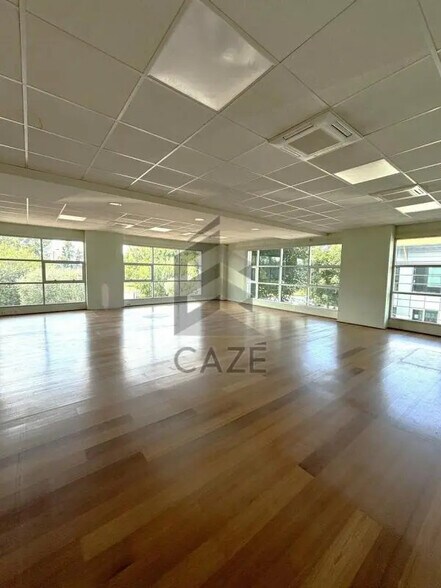 Bureau dans Floirac à louer - Photo de l’immeuble – Image 2 sur 16