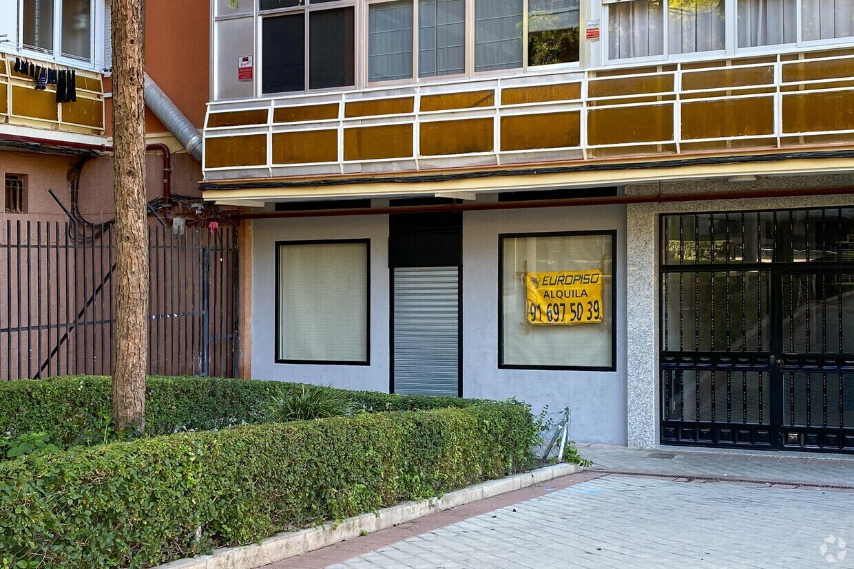 Local commercial dans Fuenlabrada, Madrid à louer Photo de la construction– Image 1 sur 2