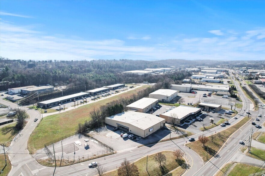 Fully Leased Flex Investment W/ 17 Acres portefeuille de 2 biens à vendre sur LoopNet.fr - Photo de l’immeuble – Image 3 sur 6