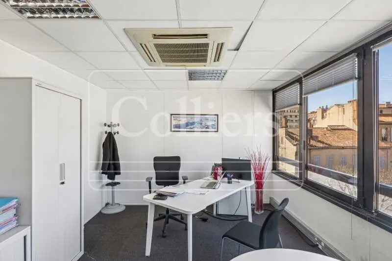 Bureau dans Marseille à louer - Photo de l’immeuble – Image 3 sur 11