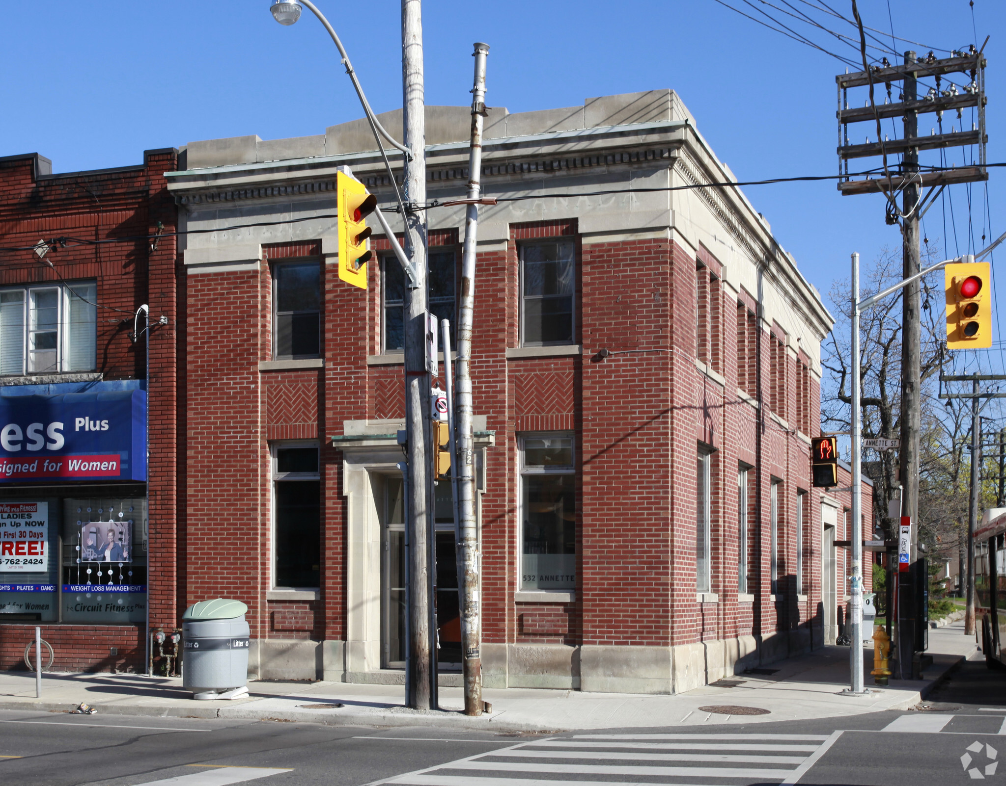 532 Annette St, Toronto, ON à louer Photo principale– Image 1 sur 3