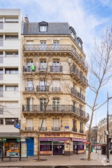 Immeuble residentiel dans Paris à vendre - Photo de l’immeuble – Image 2 sur 4