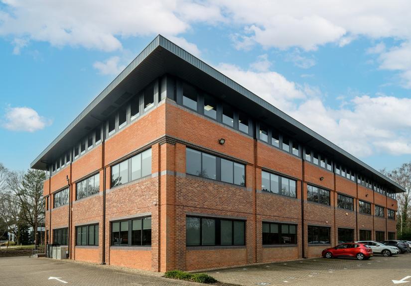 Brighton Rd, Crawley à vendre - Photo de l’immeuble – Image 2 sur 2