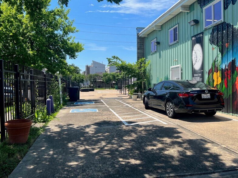 1907 Spring St, Houston, TX à louer - Photo de l’immeuble – Image 3 sur 8