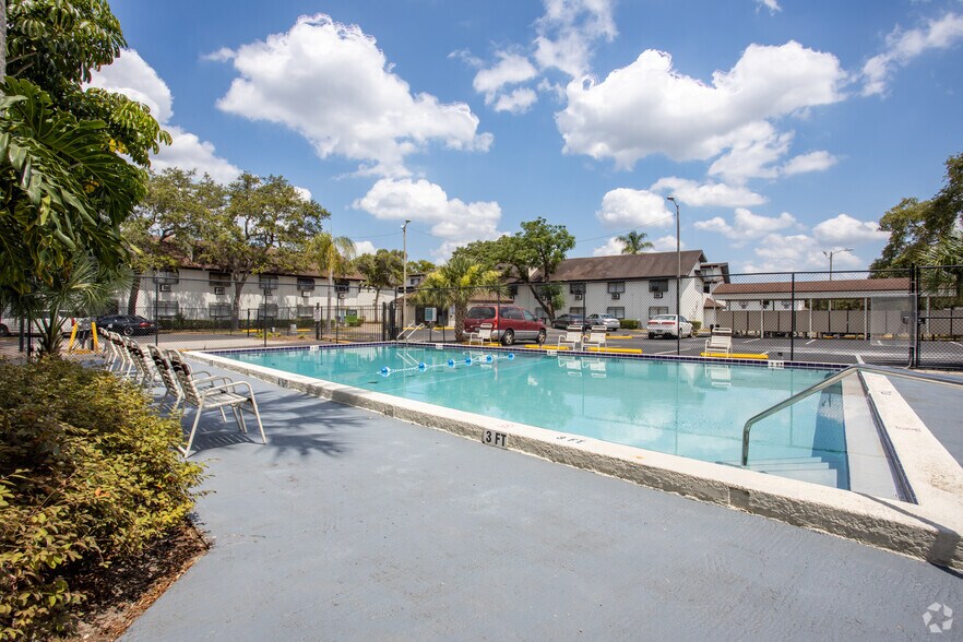1250 E 113th Ave, Tampa, FL à vendre - Photo de l’immeuble – Image 3 sur 46