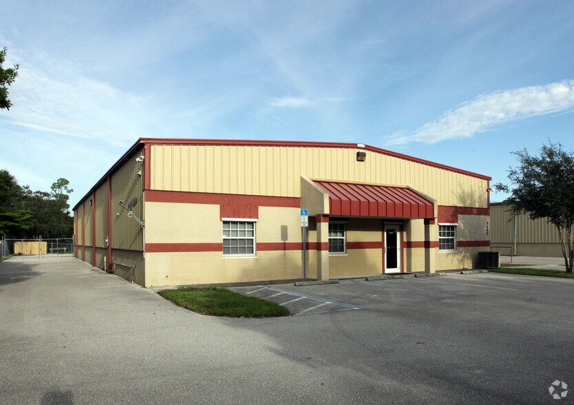 5660 Zip Dr, Fort Myers, FL à louer - Photo de l’immeuble – Image 2 sur 6