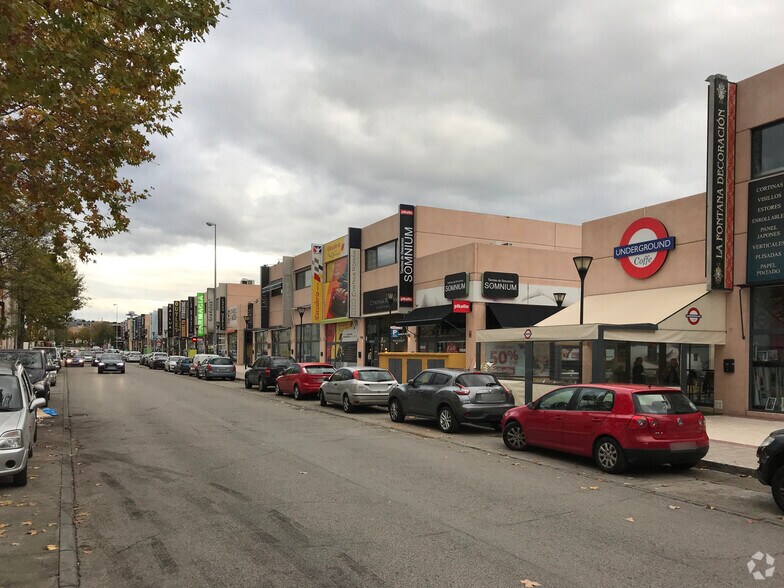Local commercial dans Las Rozas de Madrid, Madrid à louer - Photo de l’immeuble – Image 2 sur 2