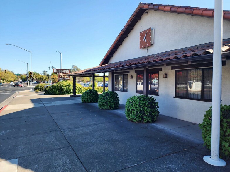 525 W Napa St, Sonoma, CA à vendre - Photo de l’immeuble – Image 2 sur 12