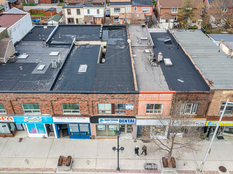 2438 Danforth Av, Toronto, ON à vendre - Photo de l’immeuble – Image 3 sur 32