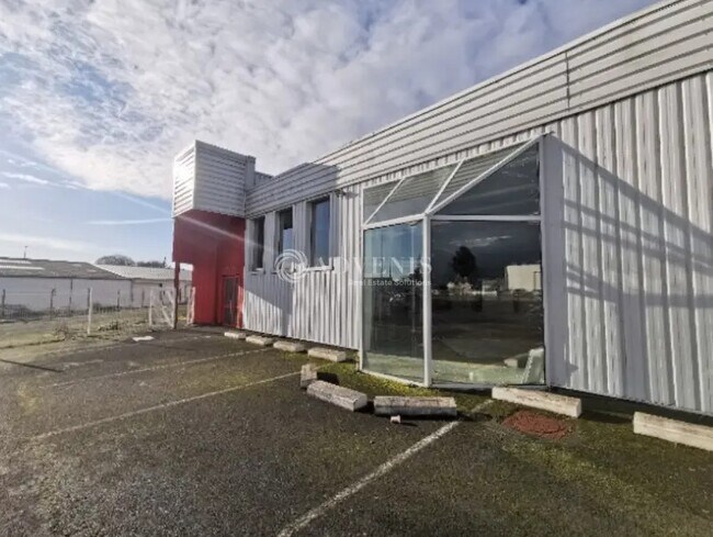 Plus de détails pour Local d’activités à vendre