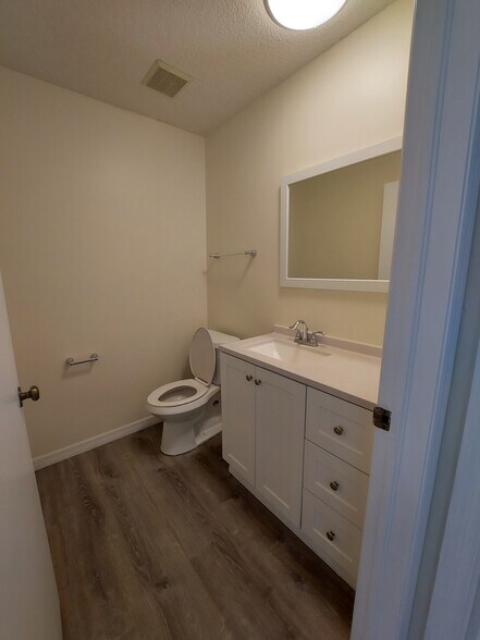 7510 Ridge Rd, Port Richey, FL à louer - Photo de l’immeuble – Image 3 sur 6