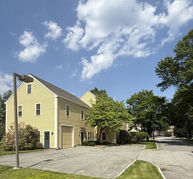 54 Junction Square Dr, Concord, MA à vendre - Photo de l’immeuble – Image 2 sur 12