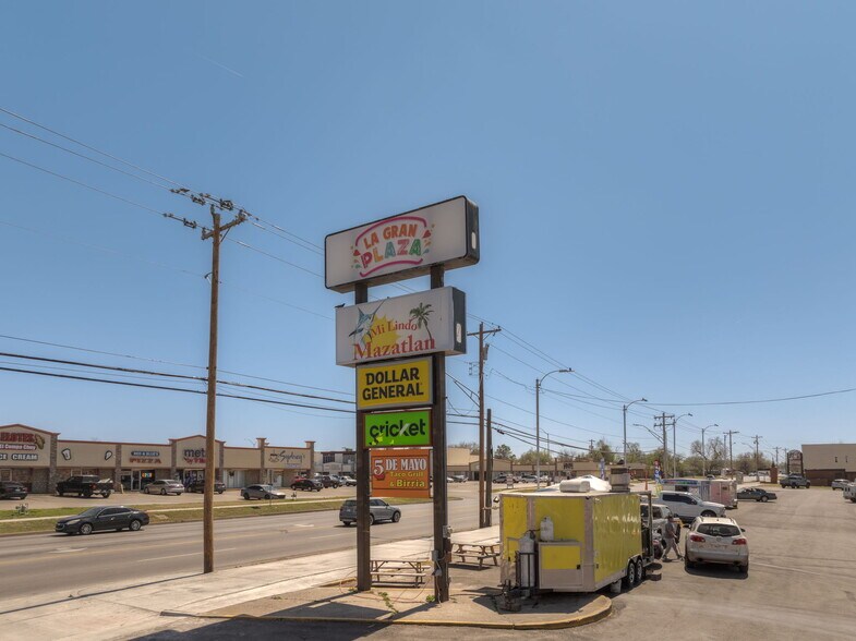 4501-4609 S May Ave, Oklahoma City, OK à louer - Photo de l’immeuble – Image 2 sur 29