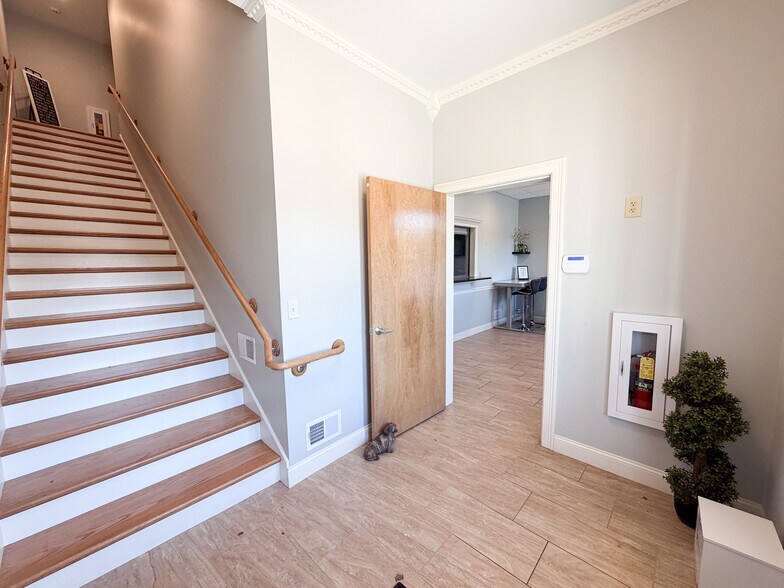 200 Mountain Rd, Suffield, CT à louer - Photo de l’immeuble – Image 3 sur 12