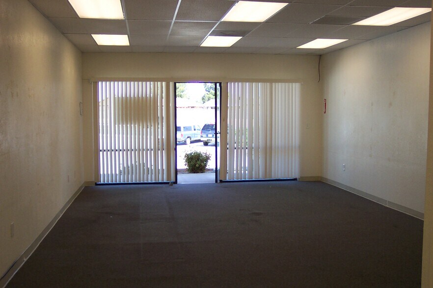 16137 Green Tree Blvd, Victorville, CA à louer - Photo de l’immeuble – Image 3 sur 12