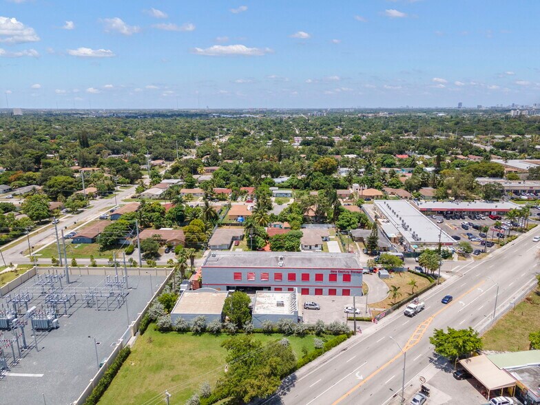 14444 W Dixie Hwy, Miami, FL à vendre - Photo de l’immeuble – Image 2 sur 12