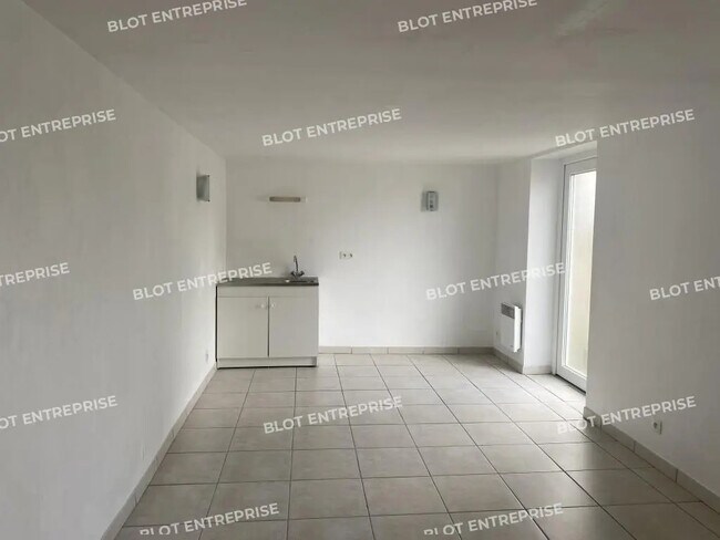 Plus de détails pour 15 Rue Des Chevrins, Lanvallay - Local commercial à louer
