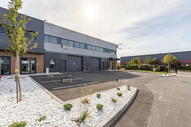 Plus de détails pour Local d'activités à louer