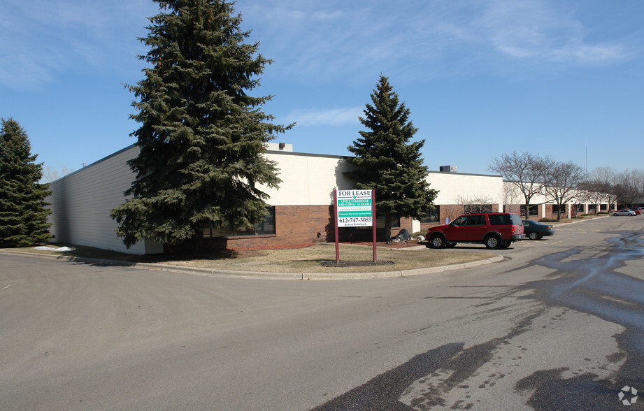 678-708 Mendelssohn Ave N, Golden Valley, MN à louer - Photo de l’immeuble – Image 1 sur 15