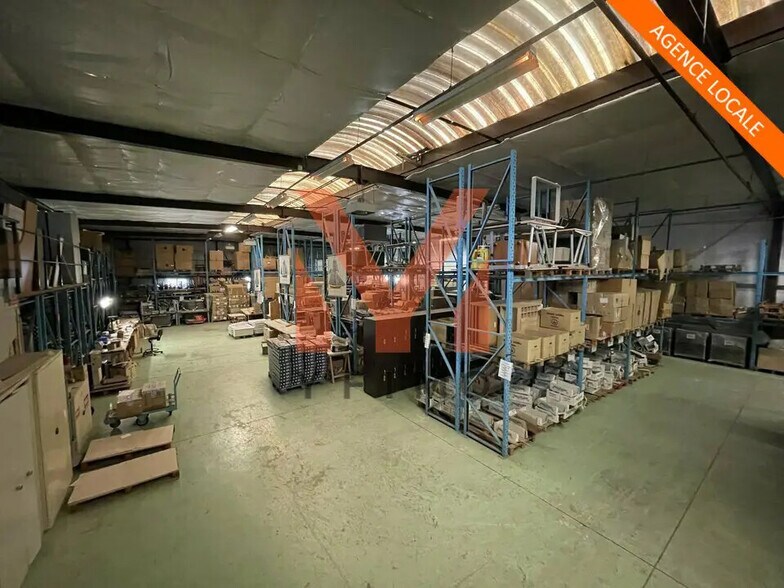 Local d'activités dans Les Mureaux à vendre - Photo de l’immeuble – Image 1 sur 7