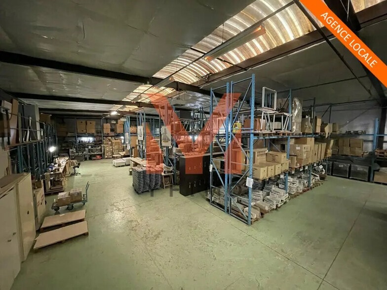 Local d'activités dans Les Mureaux à vendre - Photo intérieure – Image 1 sur 7
