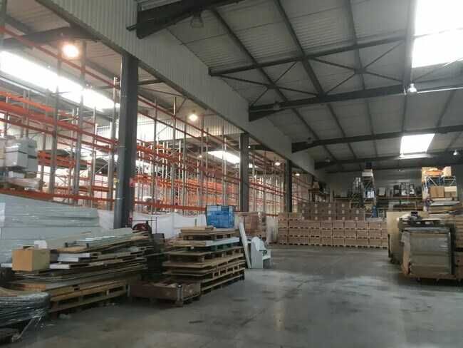 Plus de détails pour Industriel/Logistique à louer