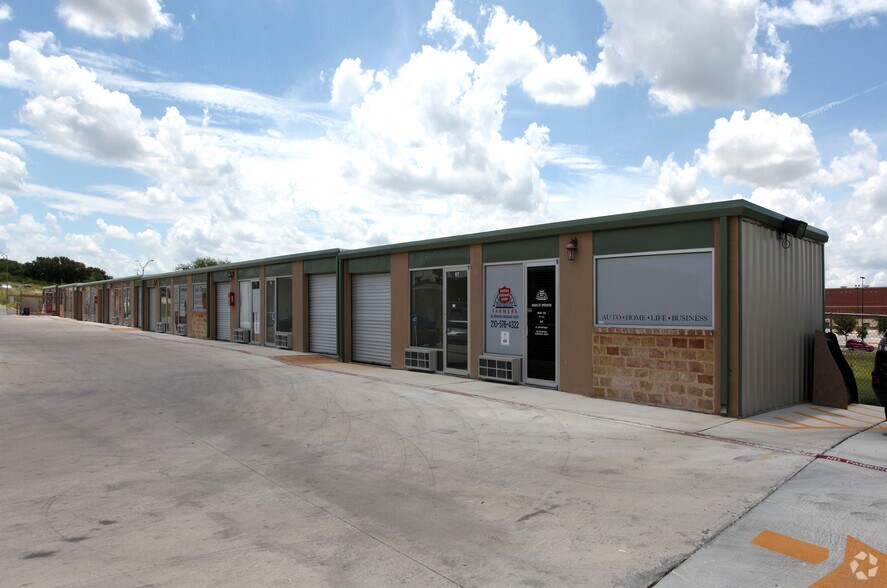 114 N Ellison Dr, San Antonio, TX à louer - Photo de l’immeuble – Image 2 sur 3