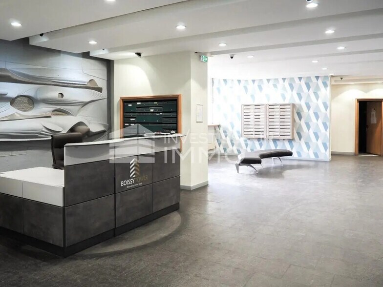 Bureau dans Boissy-Saint-Léger à louer - Photo de l’immeuble – Image 3 sur 7