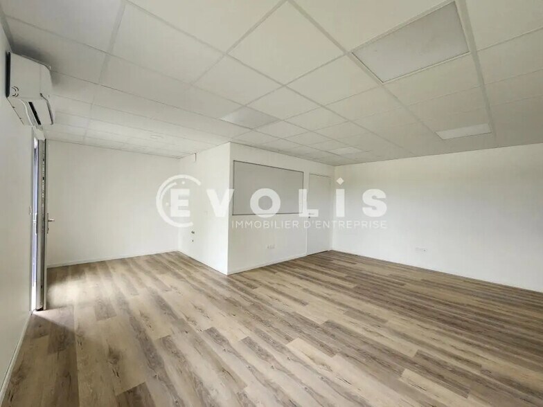 Bureau dans Saint-Quentin-Fallavier à louer - Photo de l’immeuble – Image 3 sur 13