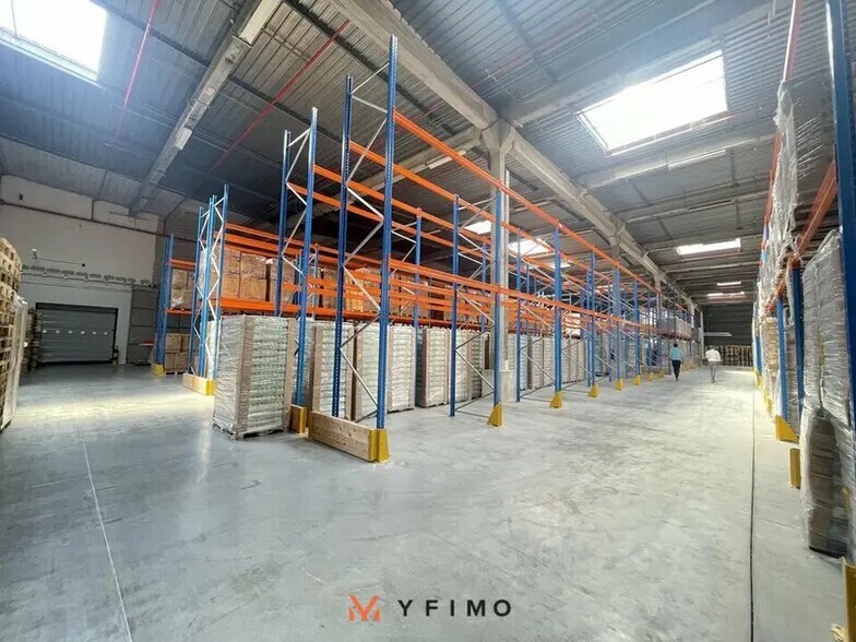 Industriel/Logistique dans Épône à louer - Photo de l’immeuble – Image 2 sur 4