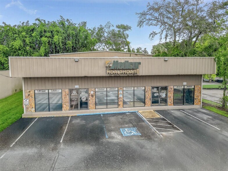 3403 W Waters Ave portefeuille de 2 biens à vendre sur LoopNet.fr - Photo de l’immeuble – Image 2 sur 10