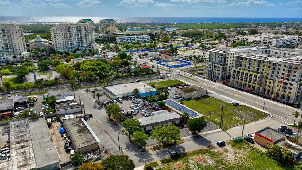 321 N Railroad Ave, Boynton Beach, FL à louer - Photo de l’immeuble – Image 3 sur 25