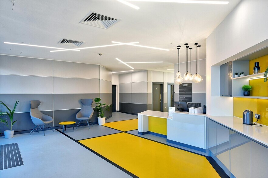 87 Castle St, Reading à louer - Photo de l’immeuble – Image 2 sur 6