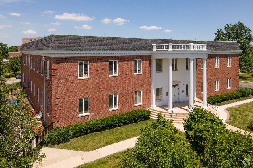 901 N Elm St, Hinsdale, IL à louer - Photo de l’immeuble – Image 1 sur 3