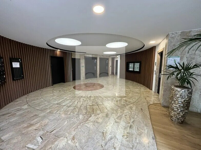 Bureau dans Lyon à louer - Hall d’entrée – Image 2 sur 19