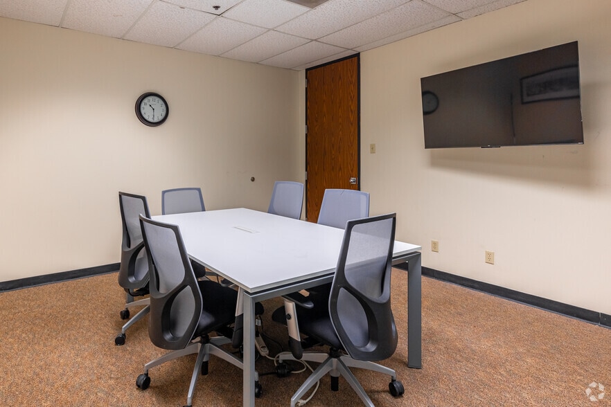 9330 Lyndon B Johnson Fwy, Dallas, TX à louer - Photo intérieure – Image 2 sur 30