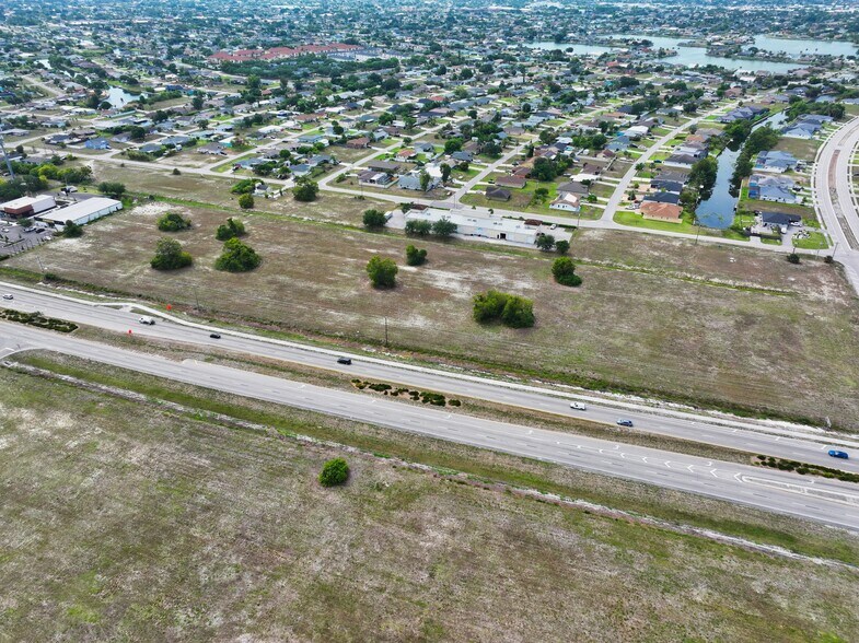 800 NE Pine Island Rd, Cape, Cape Coral, FL à vendre - Photo de l’immeuble – Image 3 sur 7