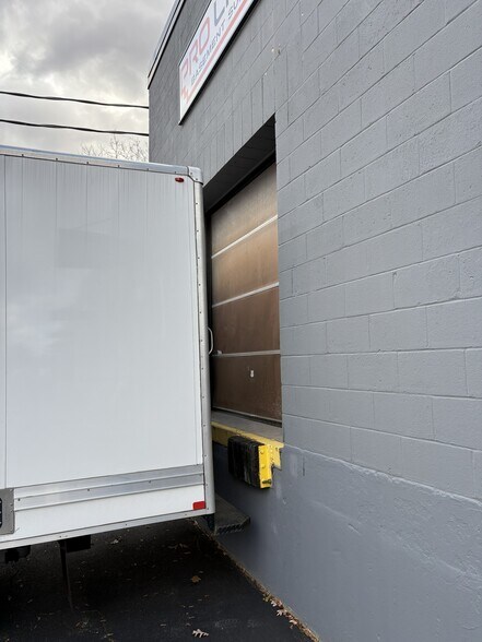 1000 E Industrial Park Dr, Manchester, NH à louer - Photo de l’immeuble – Image 3 sur 15