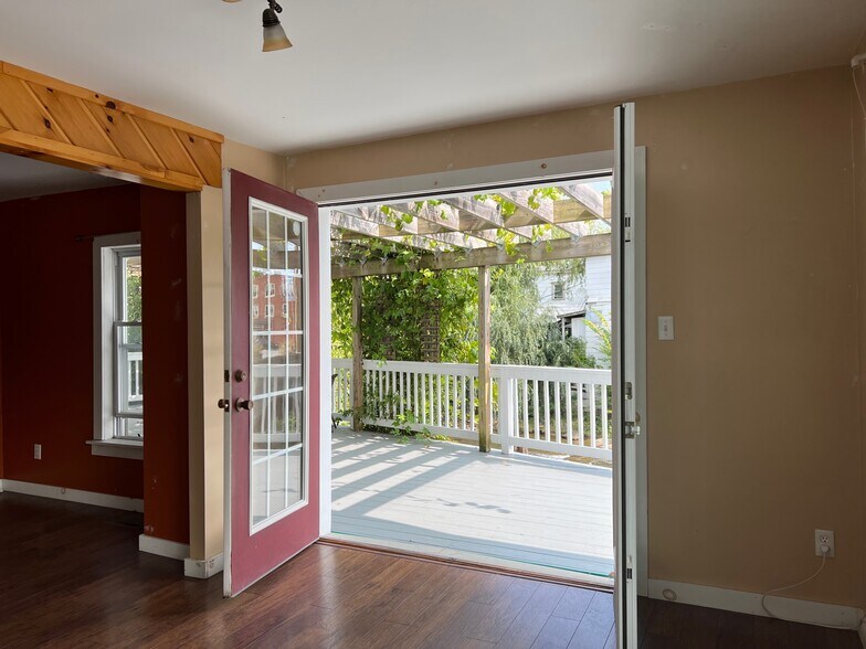 75 Montcalm St, Ticonderoga, NY à vendre - Photo de l’immeuble – Image 3 sur 50